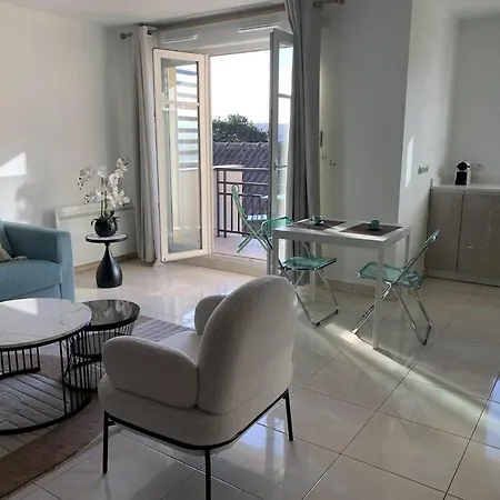 Azur T2 De Standing, Proche Rer Appartement Chatou